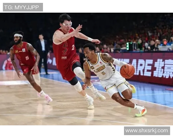 北京篮球队灵活性探讨：如何在战术与人员调整中保持竞争力